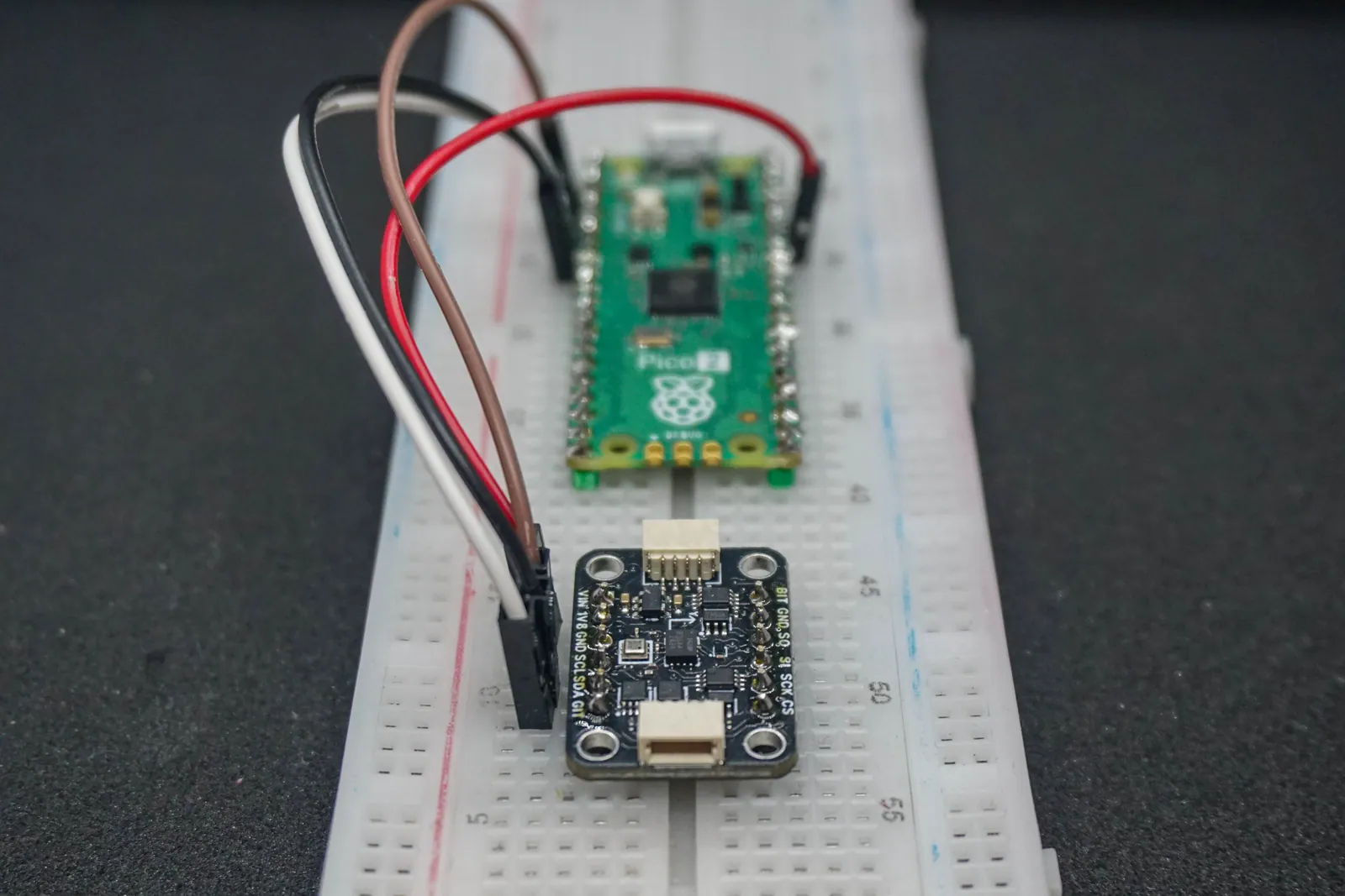 Zapojení TriSense Pro k Raspberry Pi Pico přes I2C — konektor modulu